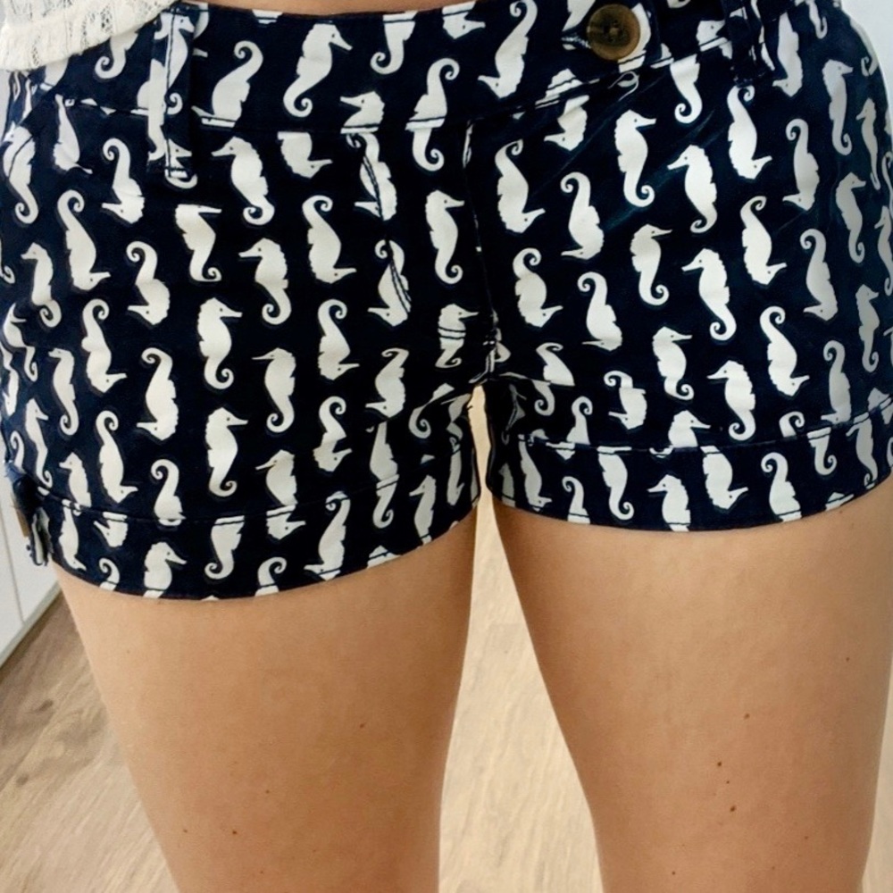 Seahorse Pattern Shorts in Navy & White EUC - Picture 5 of 6